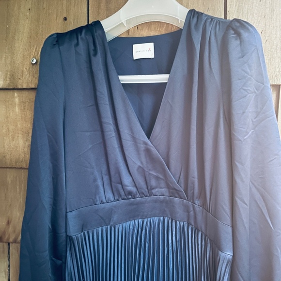 Adelyn Rae M Pleated Satin V-Neck Long Sleeve Midi Satin Navy Blue Dress - Picture 4 of 14